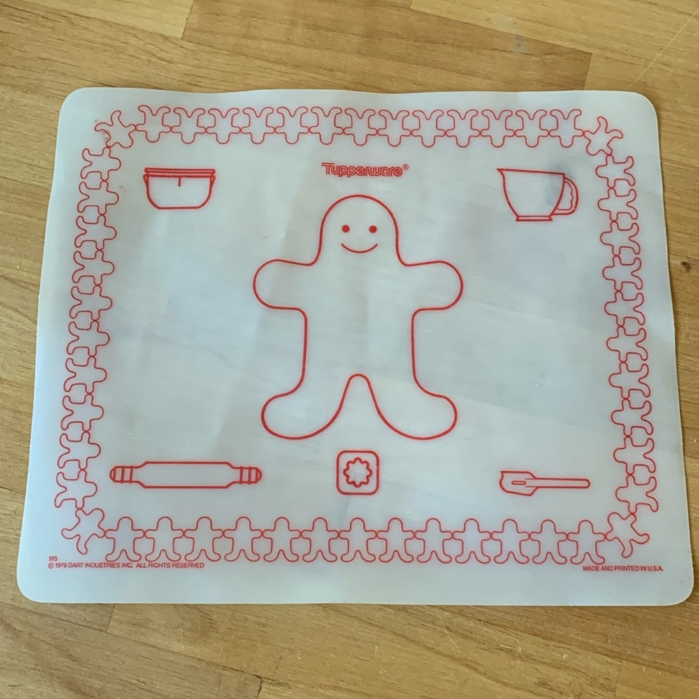 Vintage 1979 Tupperware Kid’s Pastry Dough Mat #915